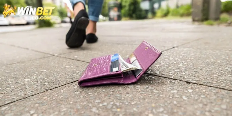 Mơ thấy lượm tiền đánh con mấy?